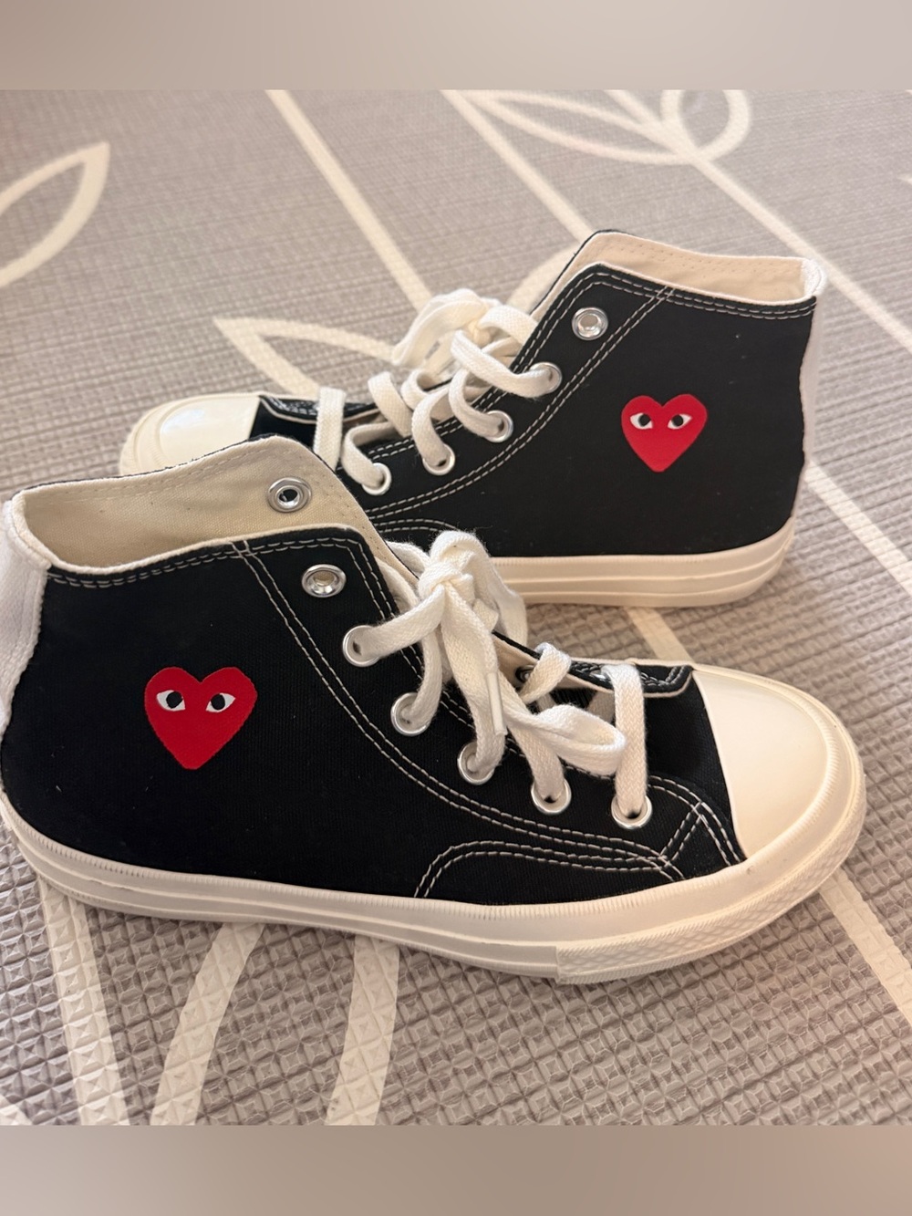 Comme des Garçons PLAY x Converse High Top Sneakers Black ❤️ (sz2/34)